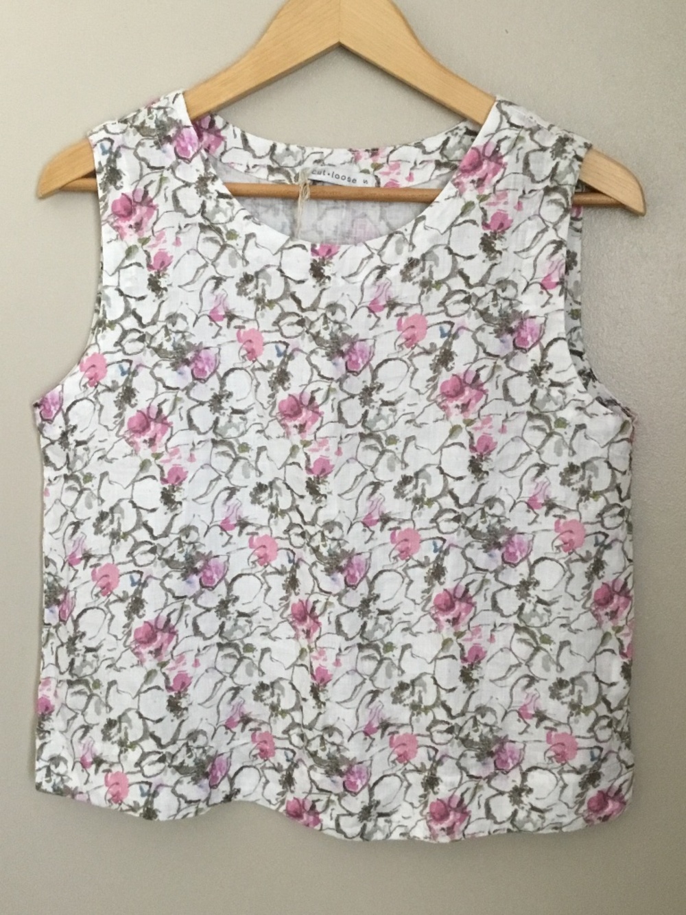 Cut Loose Linen Shell w/Wide Facing